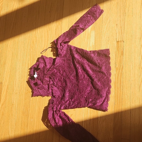 Guess Lace Off the Shoulder Crop Top - Picture 1 of 1